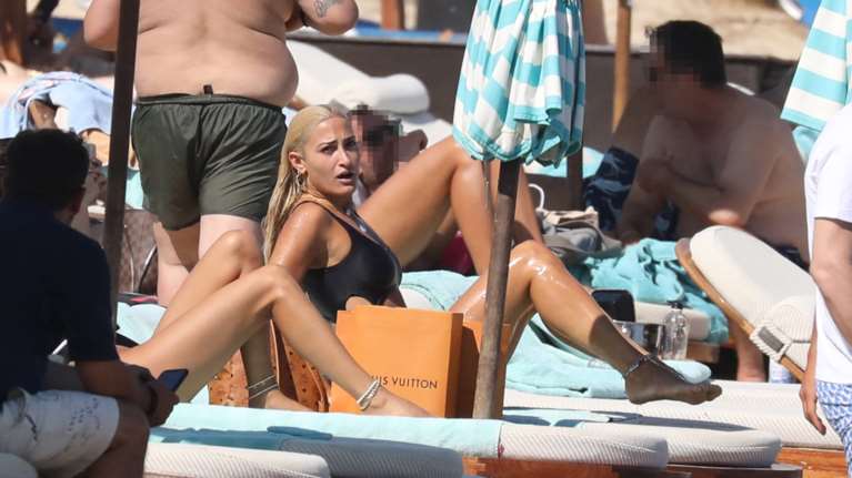 Ιωάννα Τούνη: Οι προκλητικές φωτογραφίες από τις διακοπές της και τα σχόλια στο Instagram [Εικόνες]