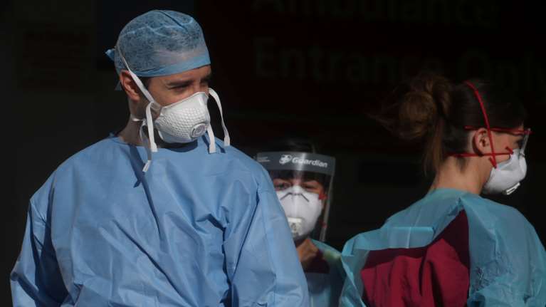 Ακτίνα αισιοδοξίας από ελληνική μελέτη: Το καλοκαίρι βάζει &quot;φρένο&quot; στον κορονοϊό