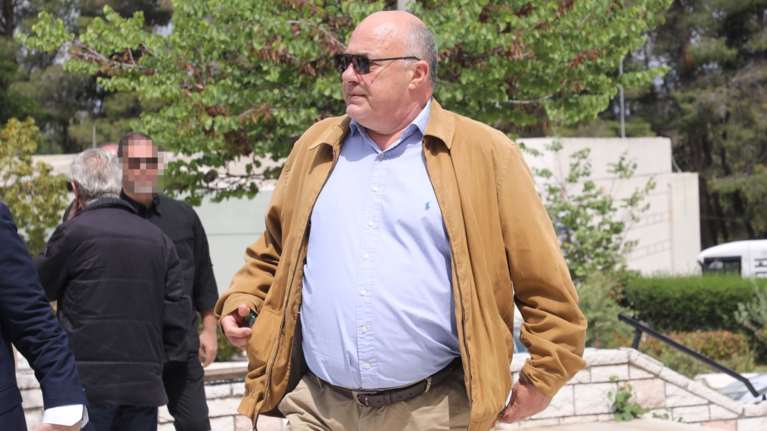 Ο Μπέος &quot;ξαναχτυπά&quot;: Εγώ δεν είμαι λουλού, οι άντρες διαπληκτίζονται- Εσάς αν σας βρίσουν πείτε ευχαριστώ