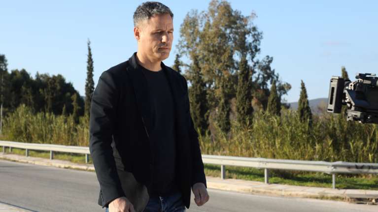 Εξαλλος ο "αρνητής" Γρηγόρης Πετράκος επιτίθεται στον Αρκά για τα εμβόλια - "Βρε κακομοίρη..."