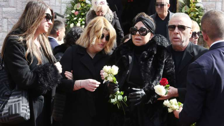 Άντζελα Δημητρίου: Η αλήθεια για τον τσακωμό στο νεκροταφείο - Η επανασύνδεση με την κόρη της [βίντεο]