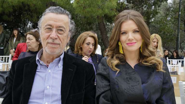 Κιμ Κίλιαν: Στην πασαρέλα της Celia Kritharioti οι κούκλες κόρες της Σιέννα και Σάντυ Τριανταφυλλοπούλου