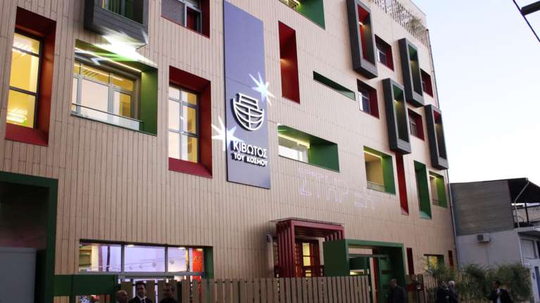 Κιβωτός του Κόσμου: &quot;Τον υπηρετούσα, μου έβαζε χέρι μέσα στο μαγιό&quot; - Στο κάδρο ο π. Αντώνιος και 3 εργαζόμενοι