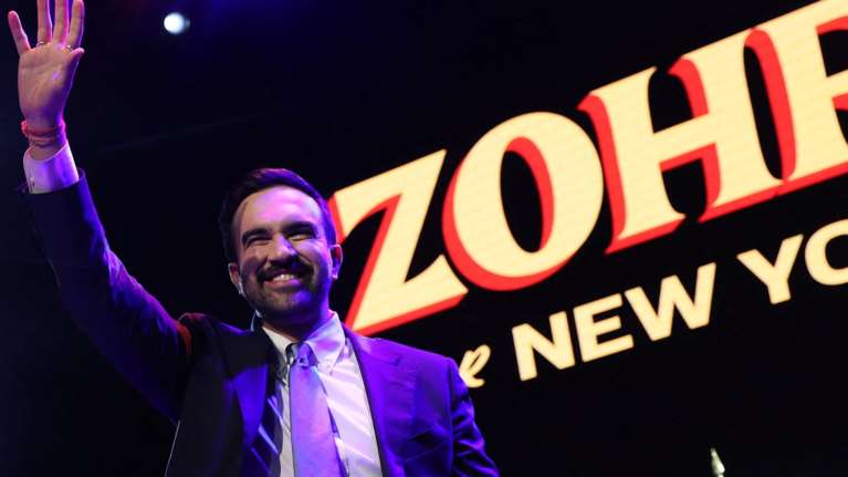 Ιστορική νίκη Μαμντάνι στη Νέα Υόρκη - Νέος δήμαρχος ο 34χρονος μουσουλμάνος σοσιαλιστής