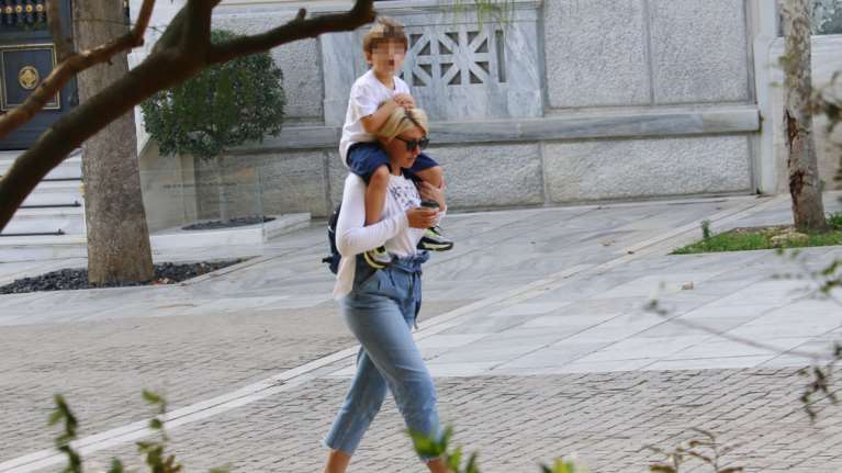 Σία Κοσιώνη: Η τρυφερή φωτογραφία αγκαλιά με τον γιο της Δήμο, που έχει τα γενέθλιά του [εικόνα]