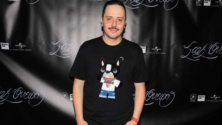 Αλέξανδρος Τσουβέλας: Μήνυση στον γνωστό κωμικό από δύο ιερείς - Το σκηνικό με παπά που τους εξόργισε [βίντεο]