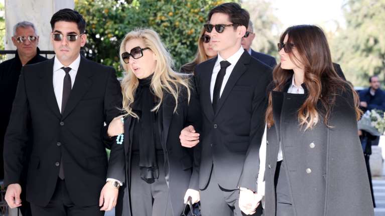 Κηδεία Λυμπέρη: Ο επικήδειος του γιου του που συγκλόνισε - &quot;Μπαμπάκα μου, τον θάνατο δεν τον κέρδισε κανείς...&quot;