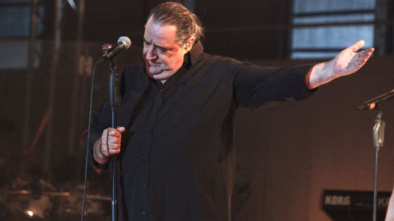 ΠΑΣΟΚ για Βασίλη Καρρά: Η χαρακτηριστική φωνή του λατρεύτηκε ...από τον Βορρά μέχρι τον Νότο