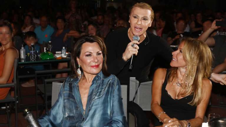 Δυο κυρίες στα &quot;μπουζούκια&quot;: Βραδυνή έξοδος για Γιάννα Αγγελοπούλου και Μαριάννα Λάτση [εικόνες]