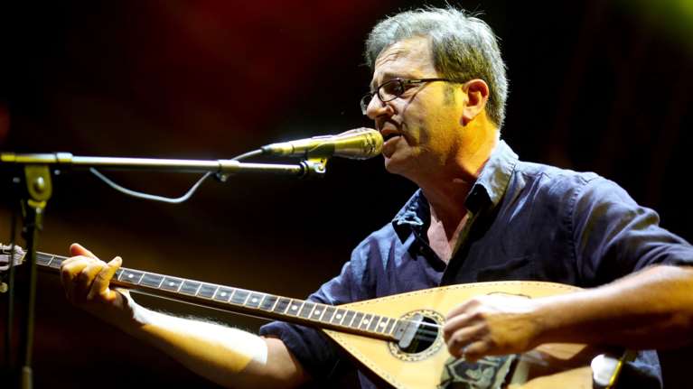 Τέμπη: Ο Θανάσης Παπακωνσταντίνου ζητά να μεταδοθεί ζωντανά σε όλη τη χώρα η συναυλία στο Καλλιμάρμαρο