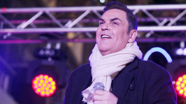 J2US: Ο Αντώνης Λουδάρος &quot;καρφώνει&quot; τους κριτές - Οι &quot;μπηχτές&quot; για τον Τρύφωνα Σαμαρά [βίντεο]