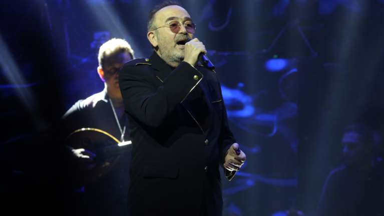 Σταμάτης Γονίδης: Γιατί μπήκε &quot;λουκέτο&quot; στο μαγαζί που εμφανίζεται ο γνωστός τραγουδιστής [βίντεο]