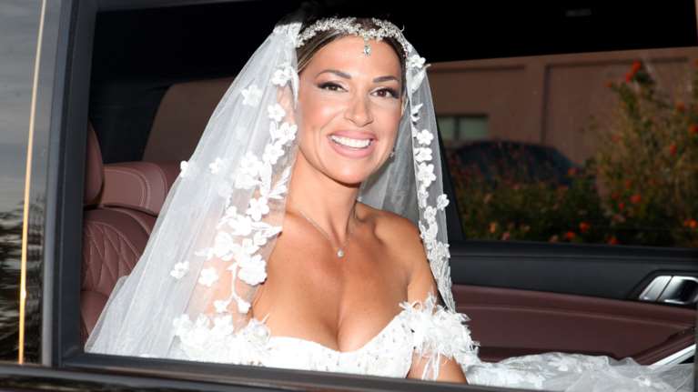 Ελένη Χατζίδου: Το princess ρομαντικό νυφικό και οι λεπτομέρειες του bridal look της