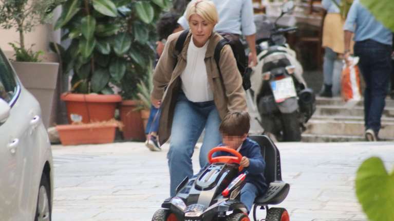 Σία Κοσιώνη: Νέα φωτογραφία με τον γιο της στον ΣΚΑΪ - &quot;Αγρίεψαν τα πράγματα...&quot;