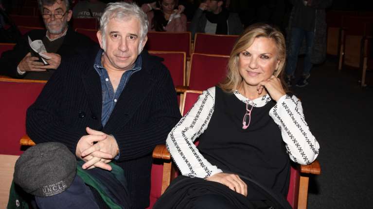 Στηρίζει μέχρι τέλους τον Φιλιππίδη η σύζυγός του - &quot;Τι θέλετε; Να πεθάνουμε; - Έχουμε φτάσει στον πάτο&quot;