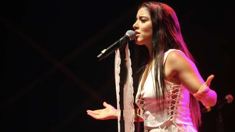 Μαρίνα Σάττι: Η ερμηνεία της στη ροκ όπερα &quot;Δαίμονες&quot; του Νίκου Καρβέλα δίπλα στην Άννα Βίσση το 2013 [βίντεο]