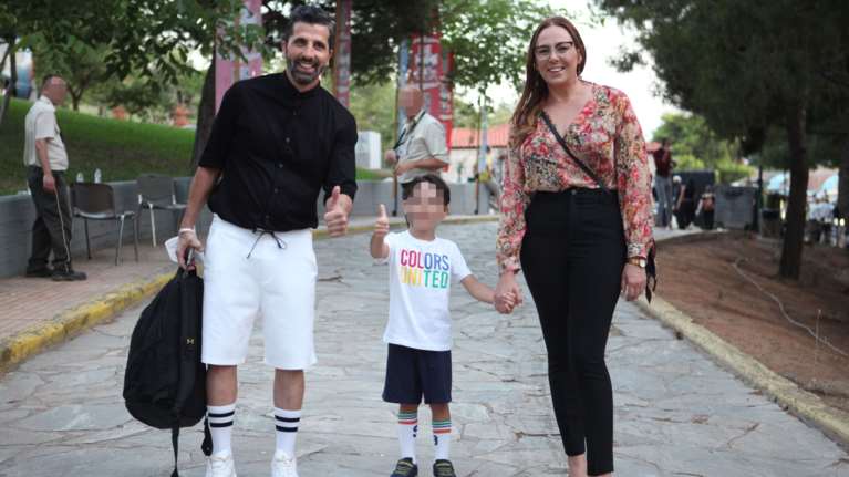 &quot;Καταστράφηκε το σπίτι μας, δεν έχουν ούτε ρούχα οι γονείς μου&quot; λέει η σύζυγος του Θανάση Βισκαδουράκη [βίντεο]