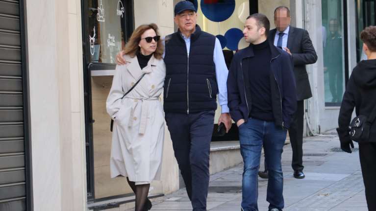 Νίκος Δένδιας: Σπάνια δημόσια εμφάνιση με τη σύζυγό του Δάφνη και τον γιο τους, Στέφανο [Εικόνες]