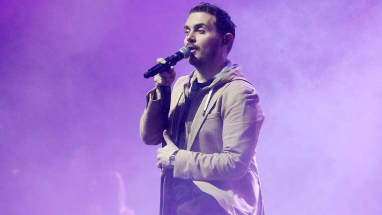 Στο στόχαστρο ο Μιχάλης Χατζηγιάννης: Τα προσβλητικά σχόλια για τη φωνή και τα κιλά του - Ποιοι καλλιτέχνες τον στηρίζουν