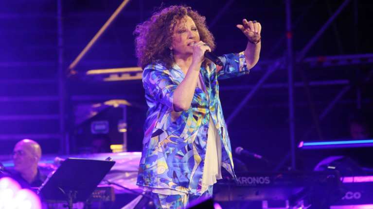 Δύσκολες ώρες για τη Γλυκερία: Πέθανε η μητέρα της - Το τραγούδι με το οποίο την αποχαιρέτησε