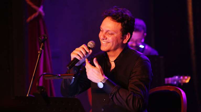 Στάθης Αγγελόπουλος: &quot;Είμαστε κατά του εμβολίου&quot; λέει η μητέρα του - Βρέθηκε ένα βήμα πριν τη διασωλήνωση [Βίντεο]