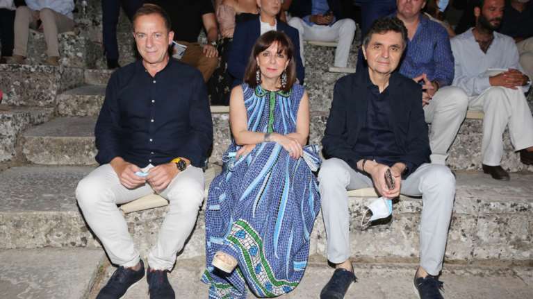 Υπέρκομψη η Σακελλαροπούλου στην Επίδαυρο - Με αέρινο φόρεμα και μάσκα παρακολούθησε τους &quot;Πέρσες&quot;