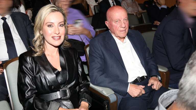 Πόπη Δομάζου: &quot;Έσβησε στα χέρια μου για λίγα λεπτά και τον επανέφεραν&quot; - Κρίσιμες οι επόμενες ώρες για τον &quot;στρατηγό&quot;