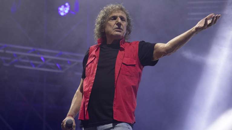 Βασίλης Παπακωνσταντίνου: Σείστηκε το Καλλιμάρμαρο στη συναυλία για τα 50 χρόνια του στο τραγούδι [εικόνες - βίντεο]