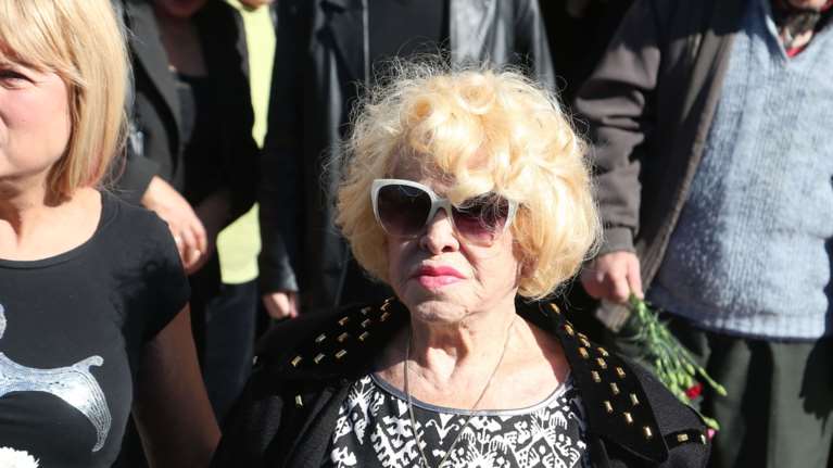 Καίτη Γκρέυ: Εξαλλος ο εγγονός της με τον θείο του - &quot;Δεν τον ένοιαζε ποτέ η μητέρα του, μόνο τα χρήματα και το σπίτι&quot;