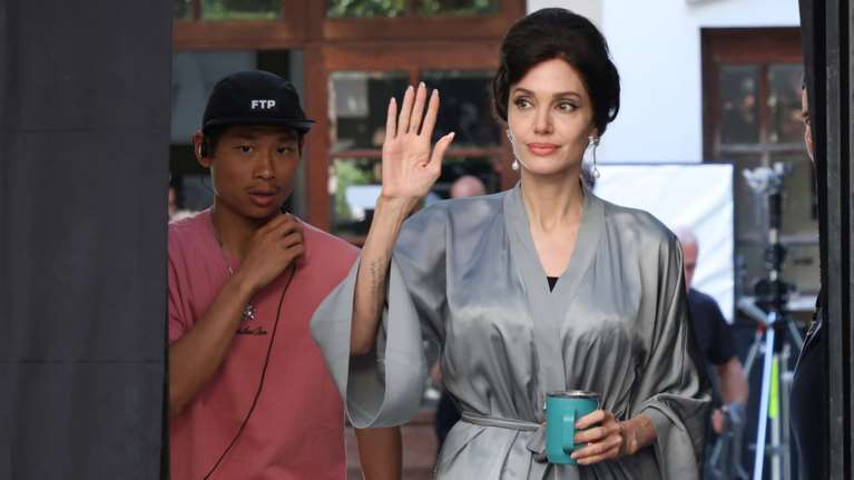 Σοβαρό ατύχημα για τον γιο της Αντζελίνα Τζολί και του Μπραντ Πιτ: Χτύπησε στο κεφάλι - Οδηγούσε χωρίς κράνος