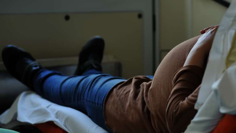 Κορονοϊός: "Φοβήθηκα και για τη ζωή μου και για του παιδιού" - Μαρτυρία σοκ από έγκυο που νόσησε βαριά [Βίντεο]