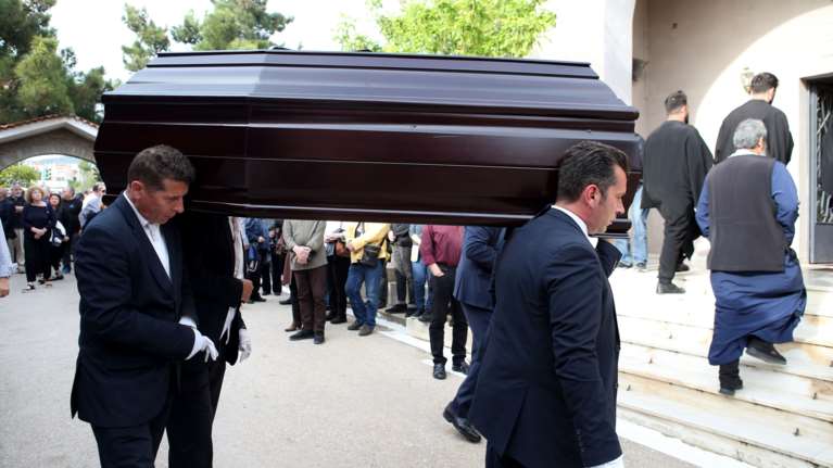 Τελευταίο αντίο στον Αντώνη Τουρκογιώργη των Socrates - Ποιοι έδωσαν το παρών στην κηδεία [εικόνες]