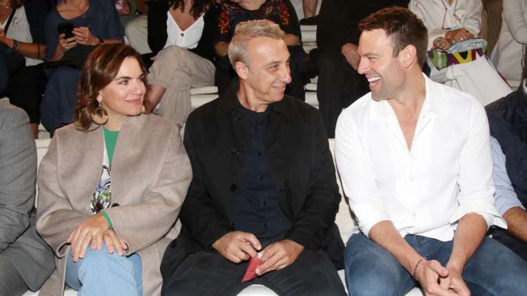 Στο Ηρώδειο ο Κασσελάκης με Ολγα Κεφαλογιάννη,  Δ. Κουτσούμπα και Στ. Ξαρχάκο - Χειραψίες και χαμόγελα [εικόνες]