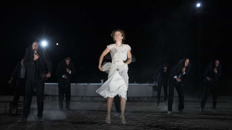 &quot;Αντιγόνη&quot;: Η μεγαλύτερη θεατρική επιτυχία του καλοκαιριού έρχεται στην Αθήνα - Πού θα τη δείτε