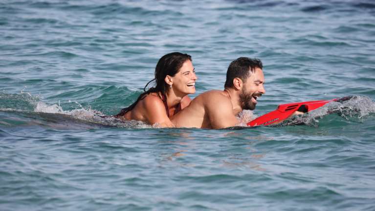 Χριστίνα Μπόμπα: Με τον Σάκη Τανιμανίδη στους Παξούς - Η βουτιά που &quot;έριξε&quot; το Instagram [Εικόνες-Βίντεο]