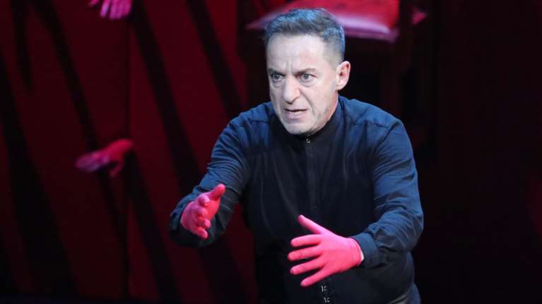 Νέες βόμβες για Λιγνάδη - Δικηγόρος θυμάτων: &quot;Σκηνοθετούσε&quot; μέχρι και τις ζωές των παιδιών - Κάποια ήθελαν να αυτοκτονήσουν