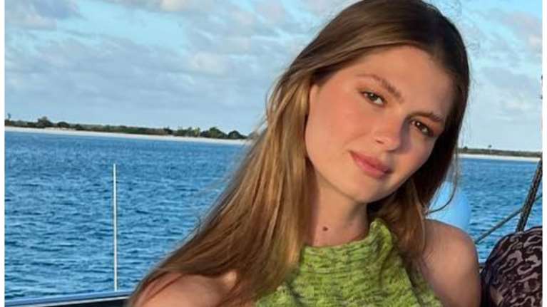 Αλλαγή hairlook για την Αμαλία Κωστοπούλου: Το σοφιστικέ κούρεμα και η πρωινή της εμφάνιση στο Λος Άντζελες