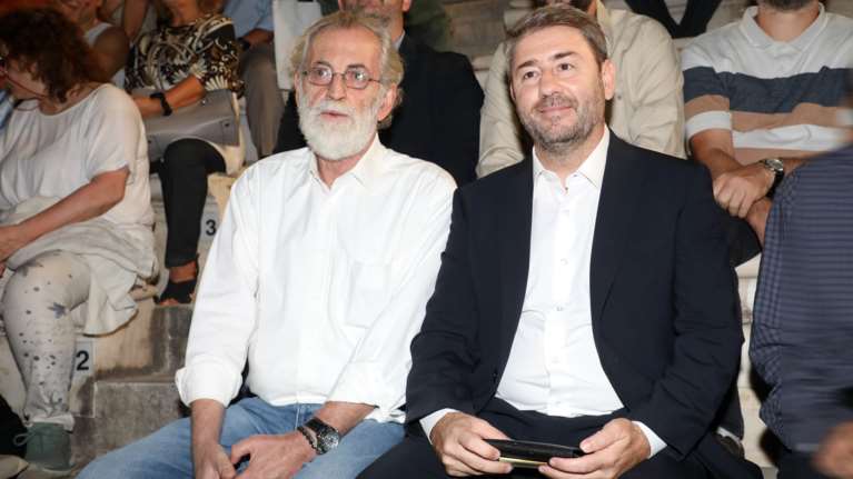 Στο Ηρώδειο ο Νίκος Ανδρουλάκης μαζί με τον ηθοποιό Μιχάλη Αεράκη - Η χειραψία με την Μαρίνα Σταυράκη [εικόνες]