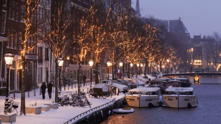 Παρατείνεται το lockdown στην Ολλανδία - Κλείνουν μία εβδομάδα νωρίτερα τα σχολεία