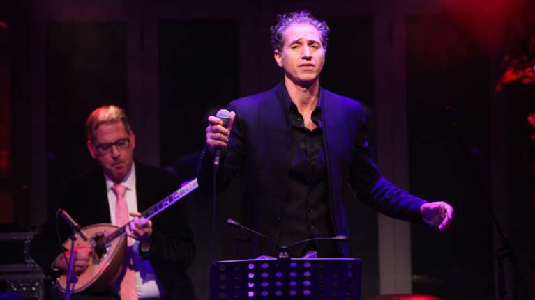 Αγωνία για τον Δημήτρη Κόκοτα: Σε εξαιρετικά κρίσιμη κατάσταση ο τραγουδιστής - Δίνει μάχη διασωληνωμένος στη ΜΕΘ