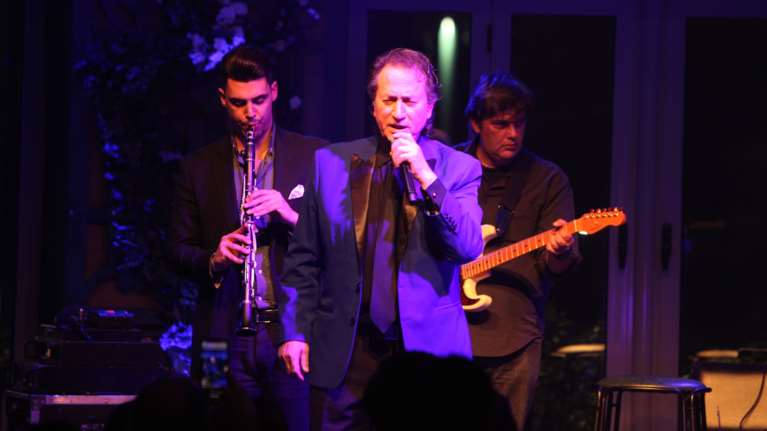 Μάκης Χριστοδουλόπουλος: Ο μπαλαμός με το κλαρίνο που έγινε μύθος στο τραγούδι– Από τη Βάθης και τα σουξέ στην απόλυση και το "αμόρφωτος"