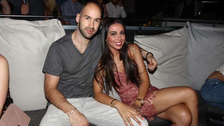 Ολυμπία Χοψονίδου: Ερωτευμένη στην αγκαλιά του Βασίλη Σπανούλη - Βραδινή έξοδος για το ζευγάρι [εικόνες]