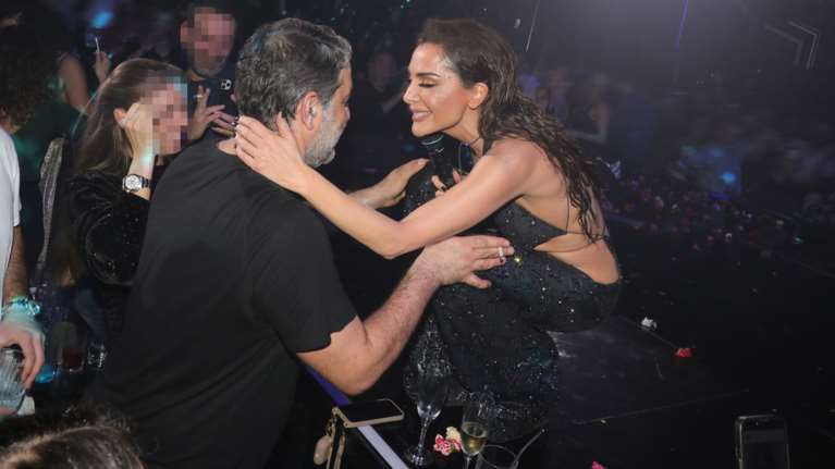 Η Δέσποινα Βανδή και ο Βασίλης Μπισμπίκης ψάχνουν οικόπεδο στην Κρήτη