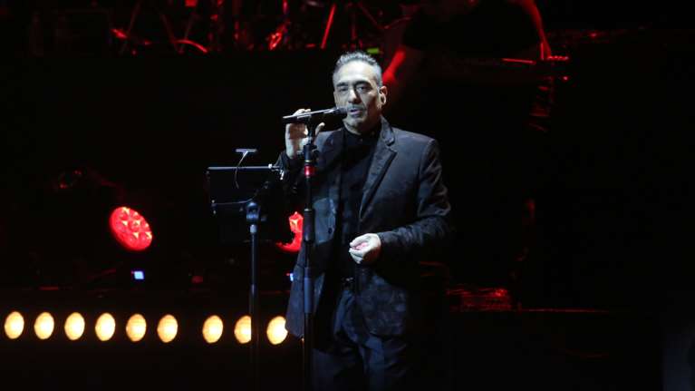 Νότης Σφακιανάκης: Η πρώτη εμφάνιση μετά από χρόνια - Οι φήμες περί διαζυγίου και οι νέες πληροφορίες [βίντεο]