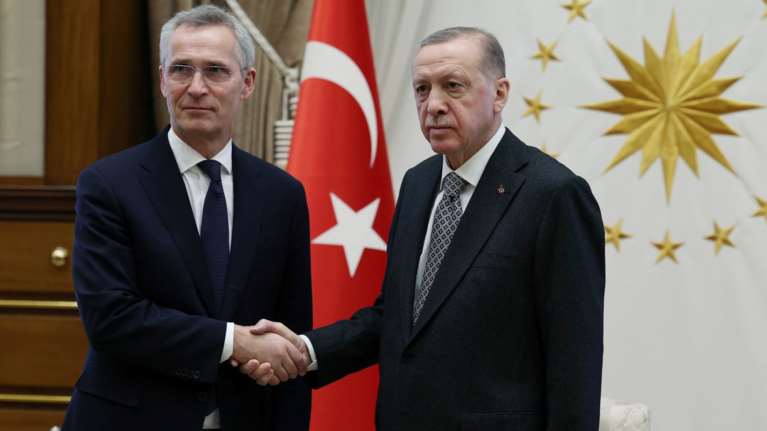 Στην Τουρκία ο Στόλτενμπεργκ: &quot;Τώρα είναι η ώρα&quot; να εγκρίνετε την ένταξη Σουηδίας και Φινλανδίας στο ΝΑΤΟ