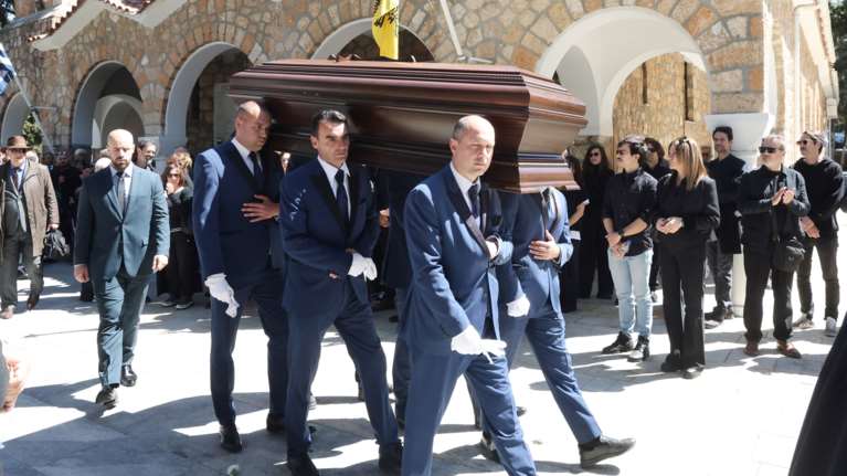 Τελευταίο αντίο στον παραγωγό Γιώργο Καραγιάννη - Ποιοι έδωσαν το παρών στην κηδεία του [εικόνες]
