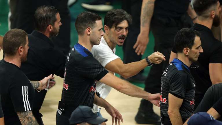 Απαγόρευση εισόδου για 8 μήνες και βαρύ πρόστιμο στον Δημήτρη Γιαννακόπουλο για δυσφήμηση του αθλήματος