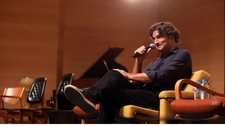 &quot;Maestro&quot;: Ο Χριστόφορος Παπακαλιάτης έρχεται για να ταράξει τα... τηλεοπτικά νερά - Πότε κάνει πρεμιέρα