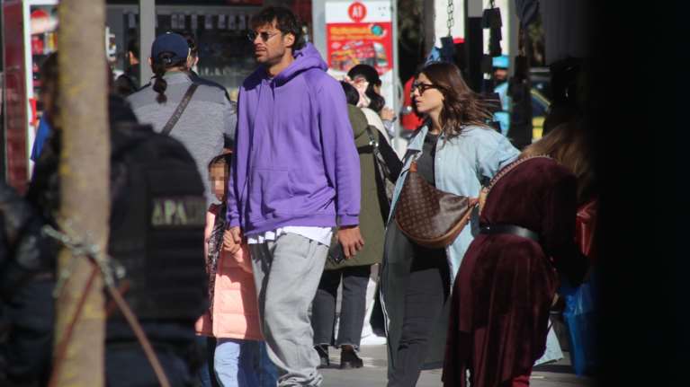 Απίστευτο το πόσο έχει μεγαλώσει η μικρή Ζόζεφιν - Η βόλτα με τον μπαμπά Γιώργο Πρίντεζη και τη μαμά Στέλλα Κωστοπούλου