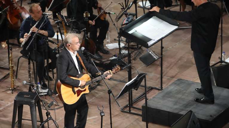 Ο Μίλτος Πασχαλίδης γιόρτασε &quot;30 χρόνια τραγούδια&quot; στο κατάμεστο Ηρώδειο [εικόνες]